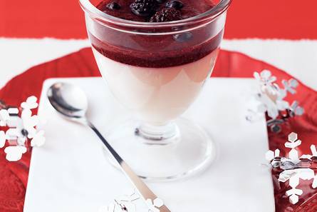 panna cotta met rode vruchten